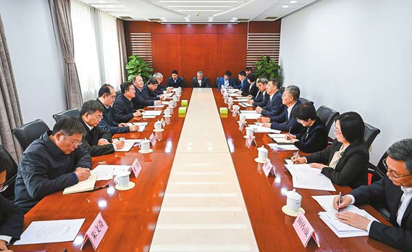 倪虹會見中國銀行董事長葛海蛟