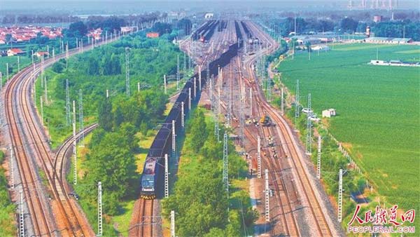 檢查整修確保列車運行安全