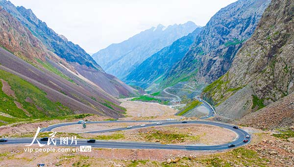 新疆烏蘇：獨(dú)庫(kù)公路壯美如畫